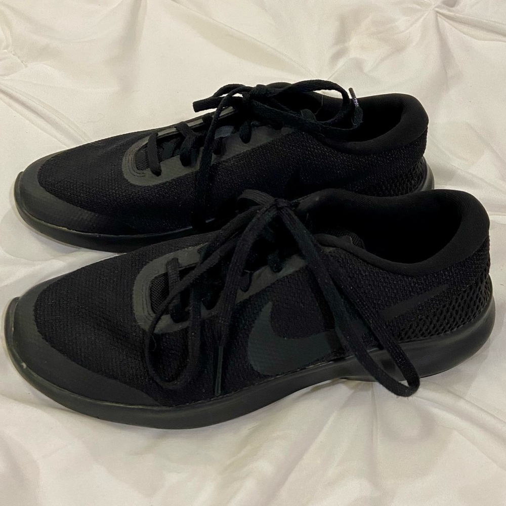 Like new Nike Running Shoes women’s 9 1/2 lightweight flexible